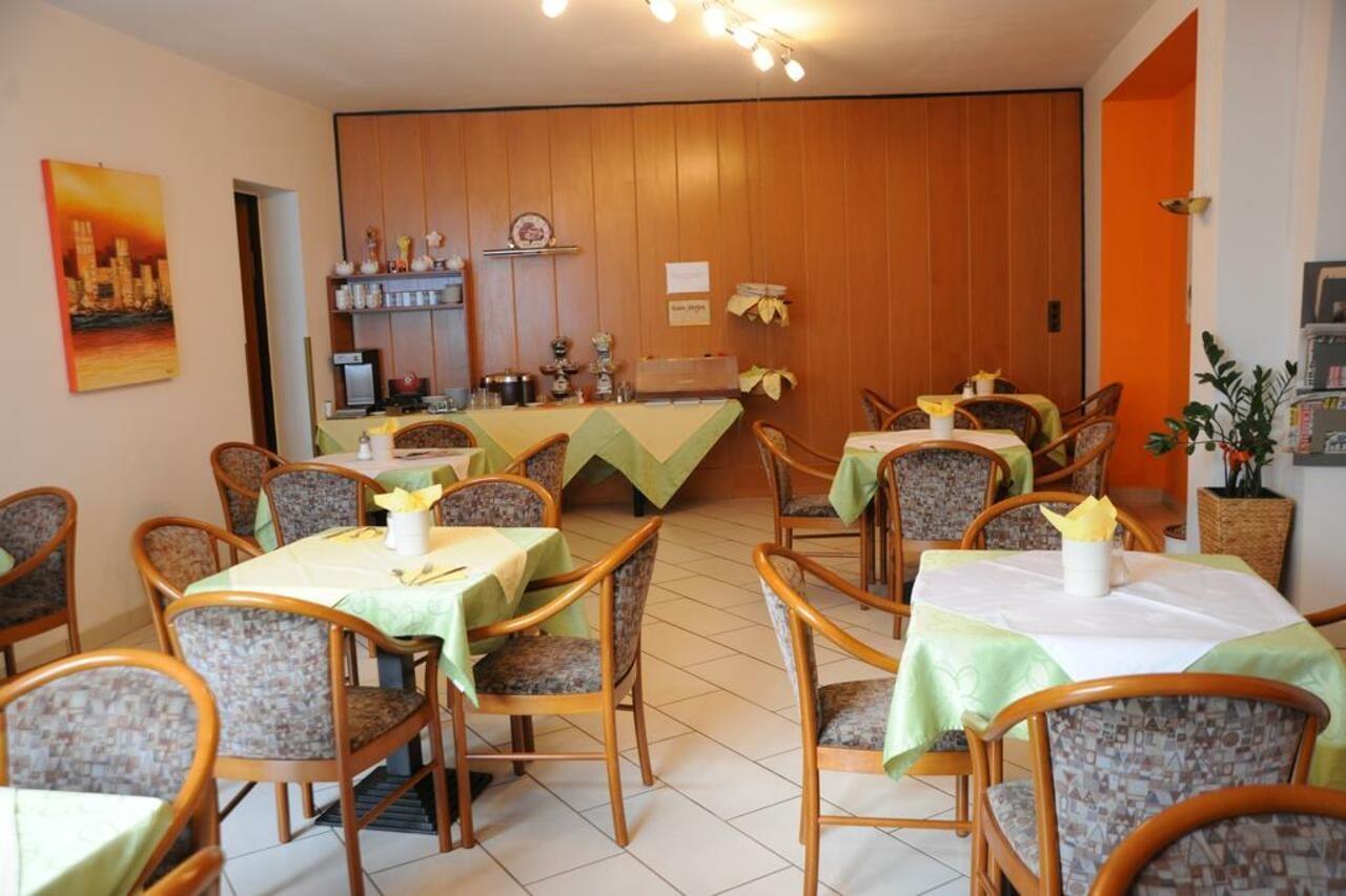 Pension Erlaa Bed and Breakfast Vienna Esterno foto