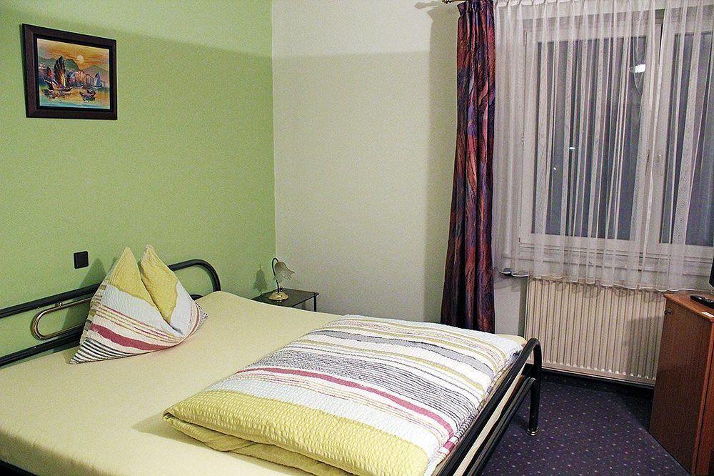 Pension Erlaa Bed and Breakfast Vienna Esterno foto